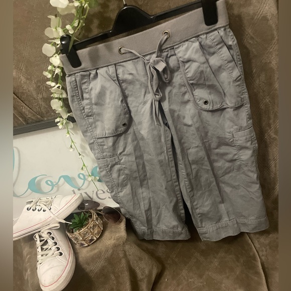 ‼️3/$33‼️ ⭐️🌹OLD NAVY KHAKI SHORTS🌹⭐️ - Picture 2 of 8
